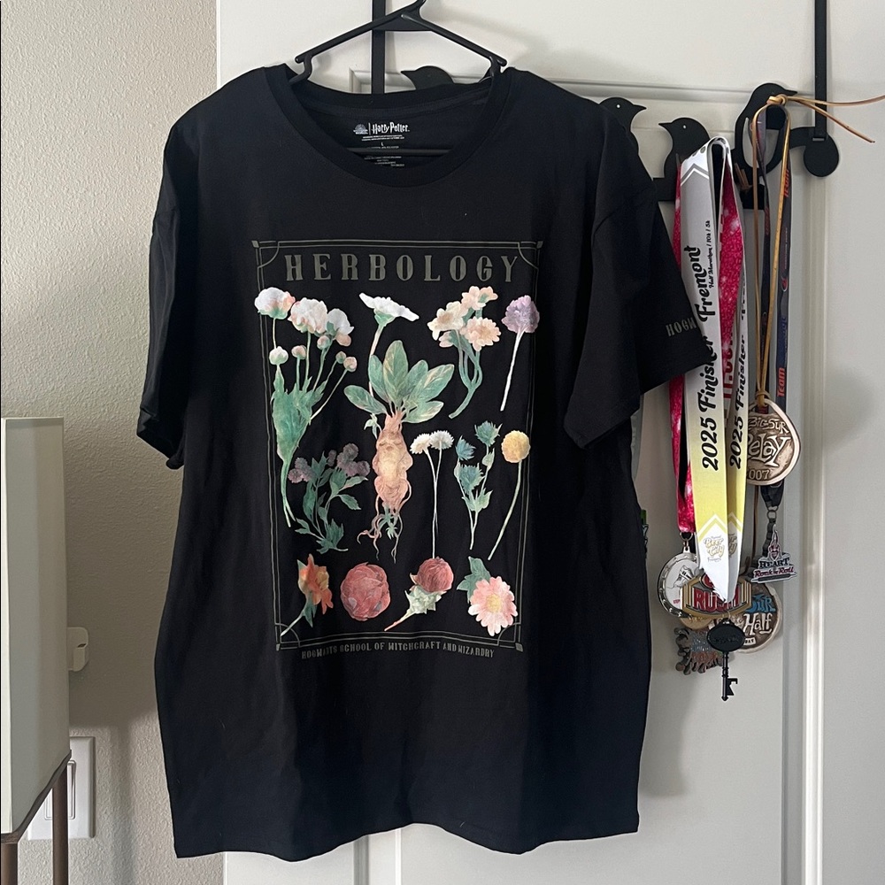 Harry Potter Herbology T-shirt Large NWT